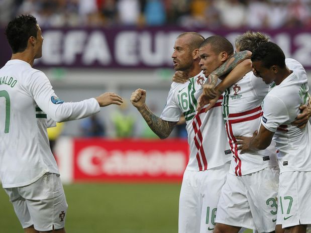 Portugal supera falhas de C. Ronaldo, bate Dinamarca e se recupera