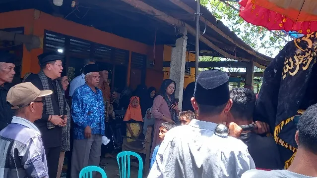 Irwan Basir Datuk Rajo Alam Lepas Jenazah Syamsidar ke Peristirahatan Terakhir