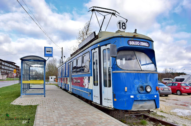 solec-zdroj-glowna-niebieski-tramwaj