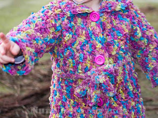 alt="crochet coat, nordic wool, Ice Yarns, colorful, casaquinho em crochet, colorido"