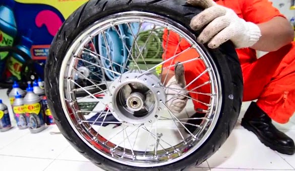 Tips dan Cara Menyetel Velg Motor Jeruji Yang Bermasalah