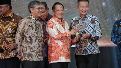 Pj Gubernur Jabar Raih Penghargaan Apresiasi Kinerja Penjabat Kepala Daerah Tahun 2024 