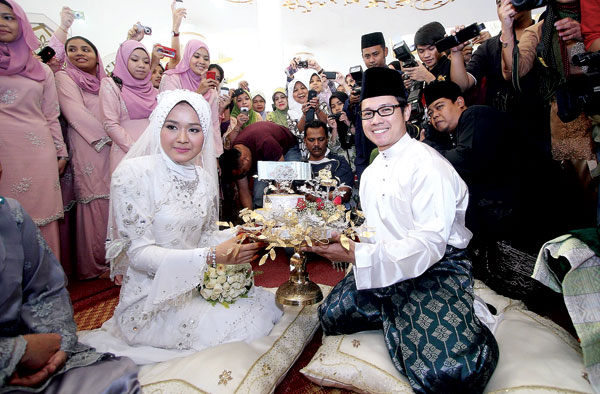 Ally Iskandar dan Farah Lee selamat diijab kabul