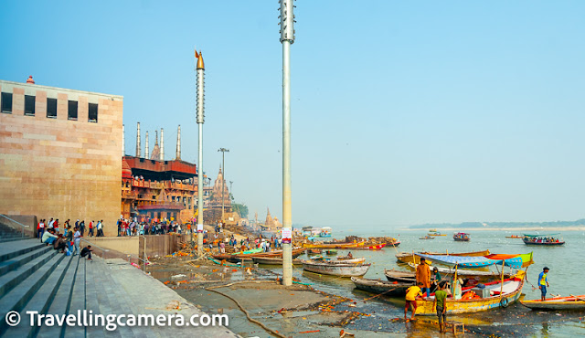 Despite its association with death and cremation, Manikarnika Ghat is also considered to be a place of spiritual significance and pilgrimage. Many people come to the ghat to bathe in the Ganges river and perform puja or prayer rituals. It is believed that by bathing in the river and performing rituals at Manikarnika Ghat, one can achieve spiritual purification and liberation.