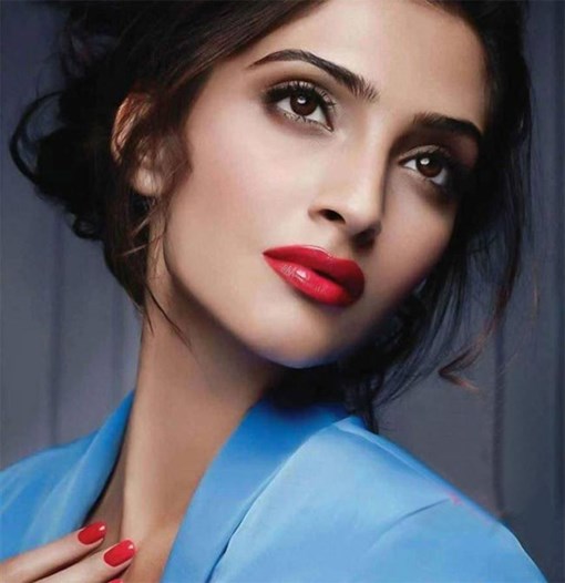 Sonam Kapoor Wallpapers, Photos & Images in HD