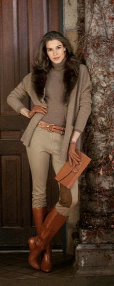 Oversize Sweater With Pants ,Brown Clutch And Boots
