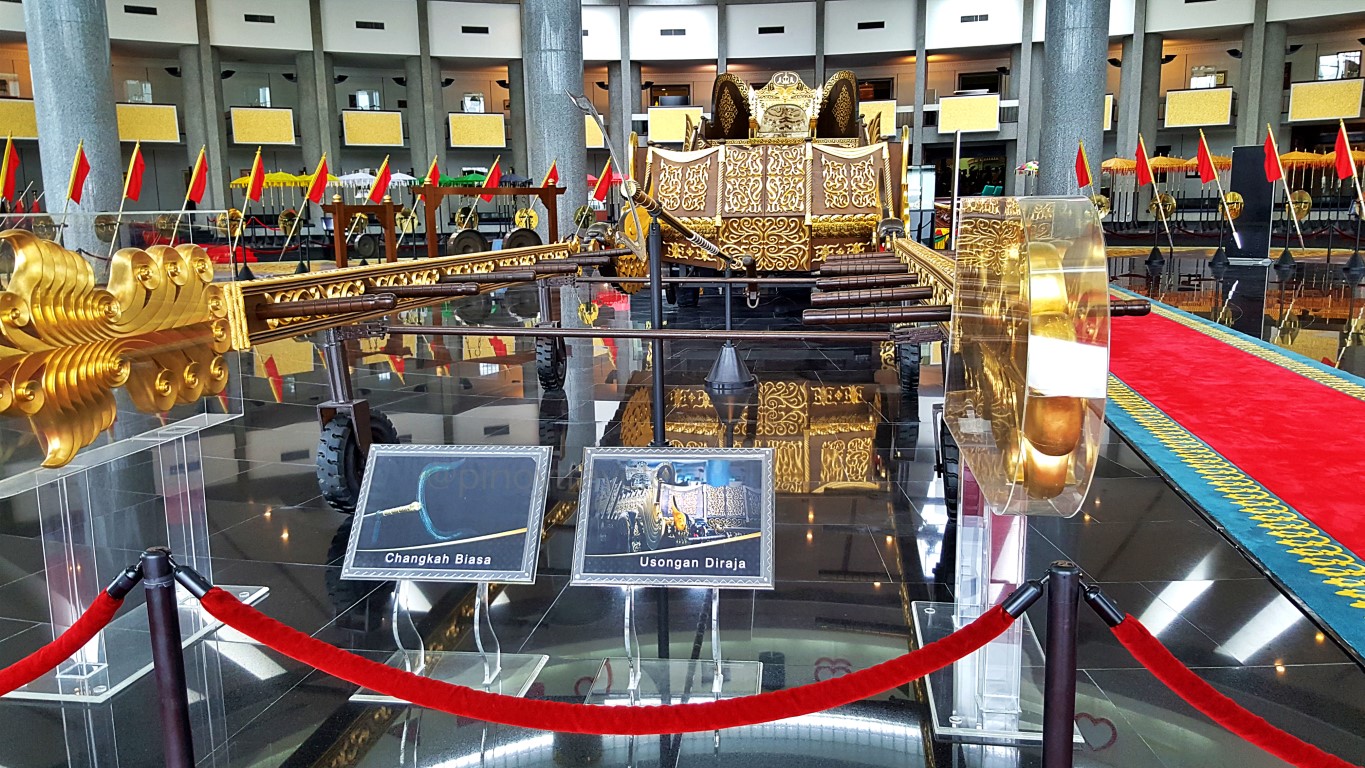 Usongan Diraja and Changkah Biasa at Brunei Royal Regalia Museum