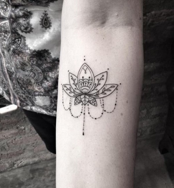 Flor de lótus de Jóias com Tatuagem