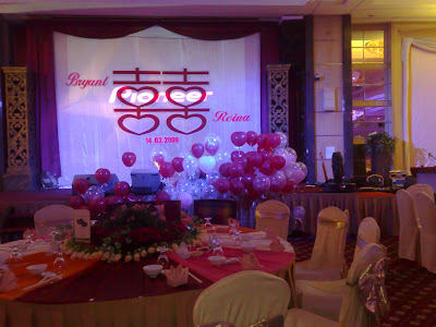 Wedding stage decoration with balloons