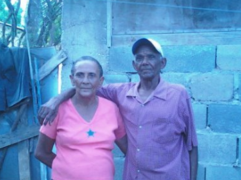 Yella y Guillermo de los primero moradores del barrio