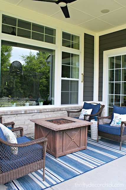 Covered patio with tall ceilings 