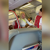 VÍDEO: Mulher é expulsa de avião após se irritar com choro de bebês e agredir tripulação