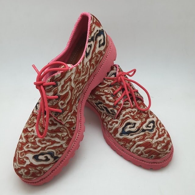 Sepatu Batik