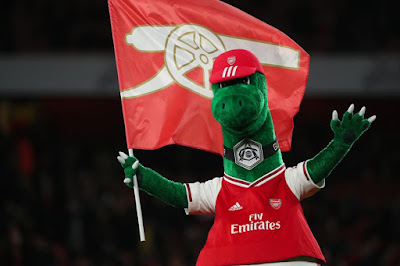 'Ozil menang!' - Penggemar Arsenal menjadi gila saat tokoh kunci kembali ke Stadion Emirates - Bengkelhoki