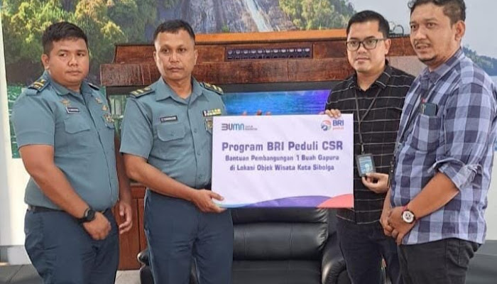 BRI Sibolga Berikan Bantuan CSR Pembangunan Gapura Kampung Bahari Nusantara 