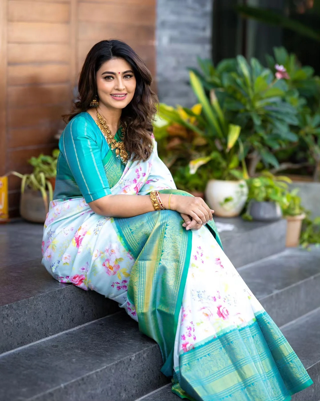 Actress Sneha prasanna latest beautiful saree photoshoot