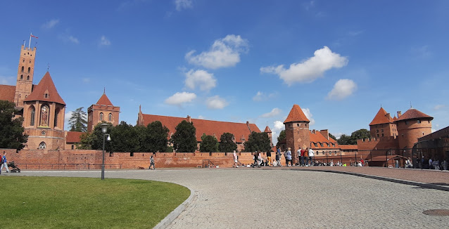 Malbork - o maior castelo do mundo fica na Polonia?