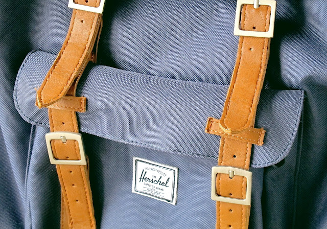 mochila heeschell supply & co com azul com tiras de couro