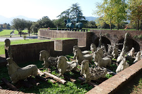 Gustavo Aceves horses migration sculpture exhibition Lapidarium Passo Sospeso Lucca Italy public art