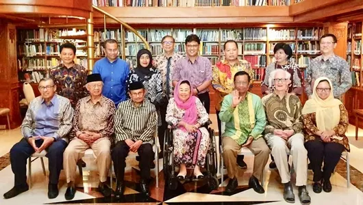 Mahfud MD Bersama Tokoh Suluh Kebangsaan Silaturahmi ke Rumah Habibie