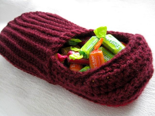 https://www.etsy.com/listing/223540221/crochet-ribbed-slipper-shoe-candy-holder?ref=related-0