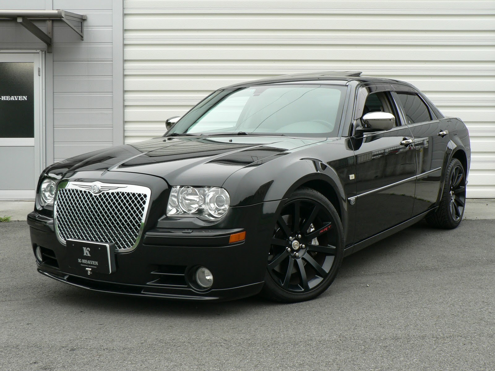 K Heaven 希少 新車並行 クライスラー300ｃ ｓｒｔ８ 6 1ｌ 左ハンドル 入庫