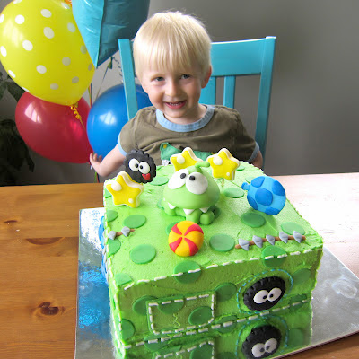 Clever Wren: Cut the Rope Cake - Cake of Cakes!