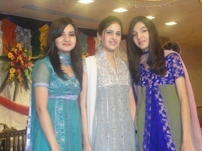 Young Rich Desi Pakistani Girls Pictures