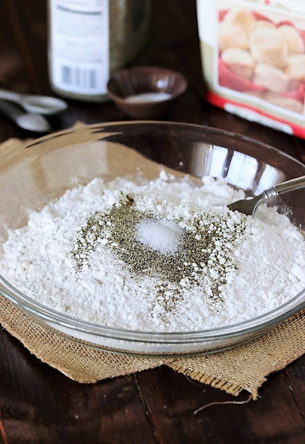 Seasoning Flour to Bread Pork Chops Image