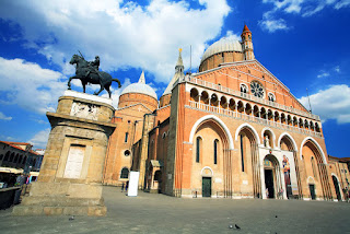 foto da fachada da Basílica de Santo Antônio de Pádua