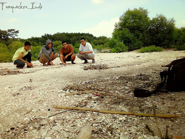 pantai benteng lodewijk mengare