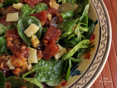 Ensalada de queso viejo con dulce de membrillo y uvas – Aged cheese, quince and grapes salad