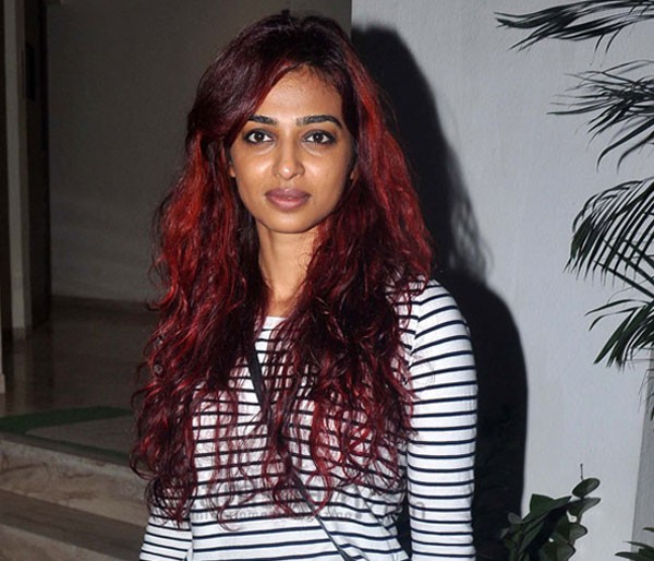 radhika-apte-in-t-shirt