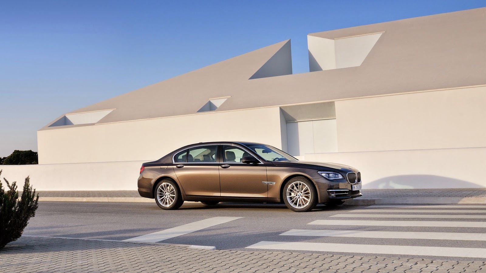 Wallpaper Mobil BMW 750Li Terbaru