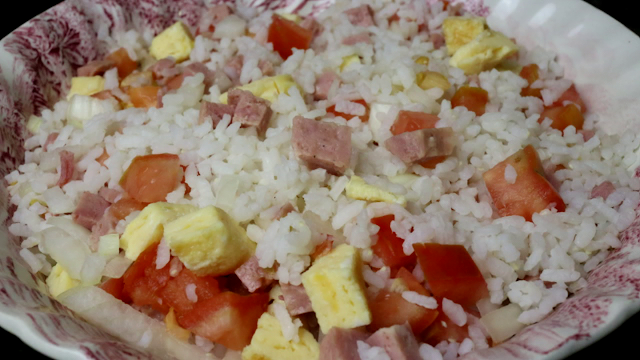 Ensalada de arroz y tortilla