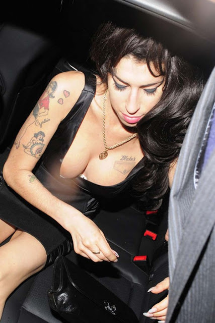 Amy Winehouse Drunk Pussy Flashing