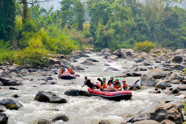 Rafting with rubber boats is the most popular