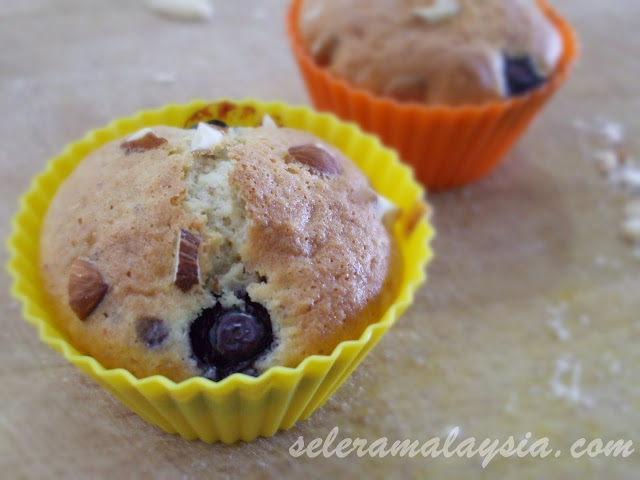 Almond and Blueberry Muffins