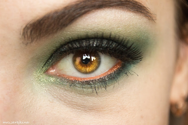 Green smoky eyes