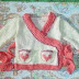Cepli kalp motifli cepken şeklinde kız bebek hırka ve patik modelleri