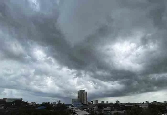 Thrissur, News, Kerala, Rain, Cyclone, Thrissur: Cyclone; Many loss reported.