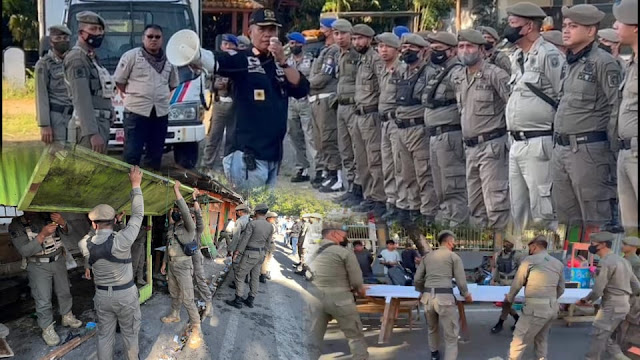 Belasan Bangunan PKL Diterbitkan Disekitar Area Fasum Monumen Mandala Dan Kejari Makassar