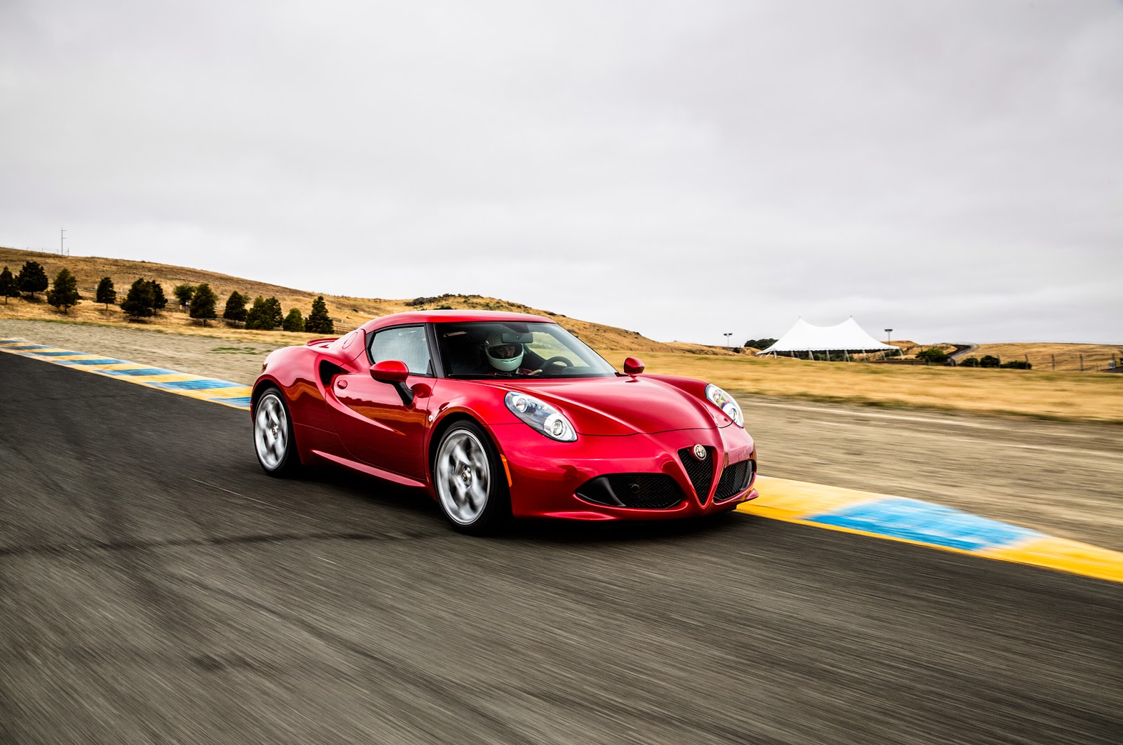 Excellent Performance Alfa Romeo 4C is the best in US and UK