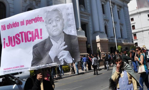 Rememoran 'Octubre negro' con llanto, quejas y bronca