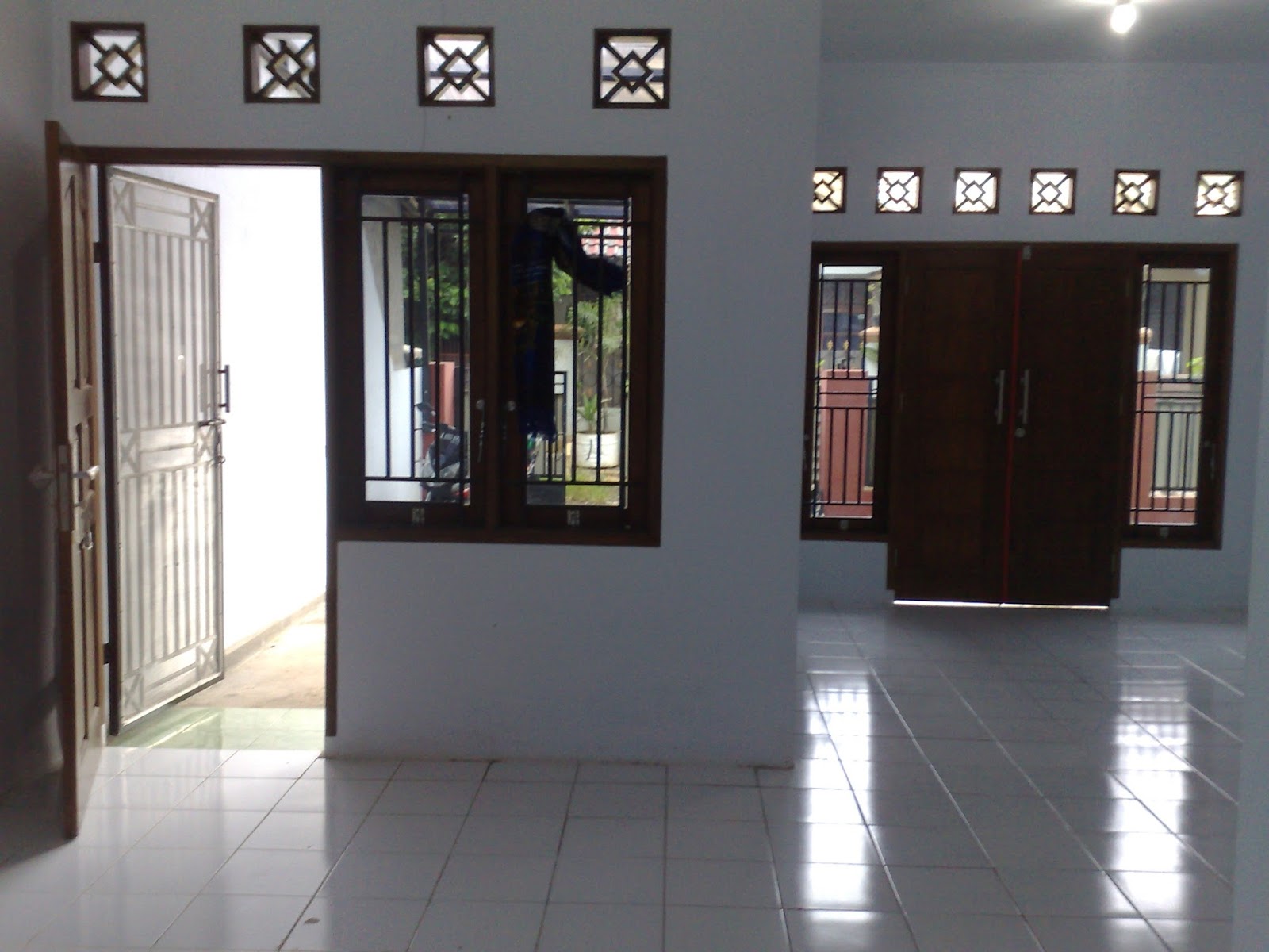 Desain Rumah Ada Pintu  Samping Menarik