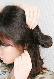 Gaya Wanita Korea Membuat Rambut Kuncir Samping