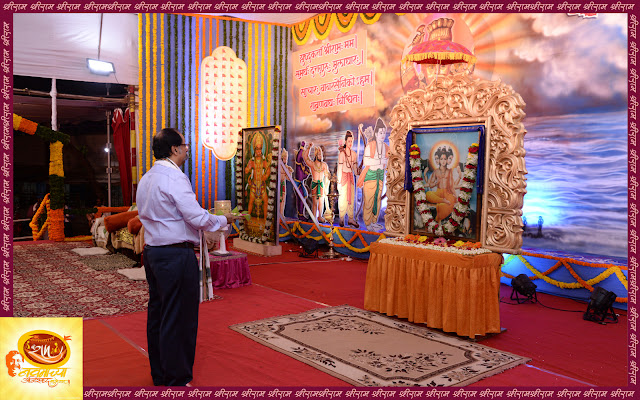 Ramnavami-utsav-Sameerdada-performing-dattaguru-Aarti 