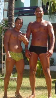 swimpixx blog for sexy speedos, free pics of speedo men, hot men in speedos and swimwear. Brazilian homens nos sungas abraco sunga