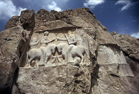 Gunung Yang Disulap Menjadi Istana Oleh Kaisar Persia|bambang-gene.blogspot.com