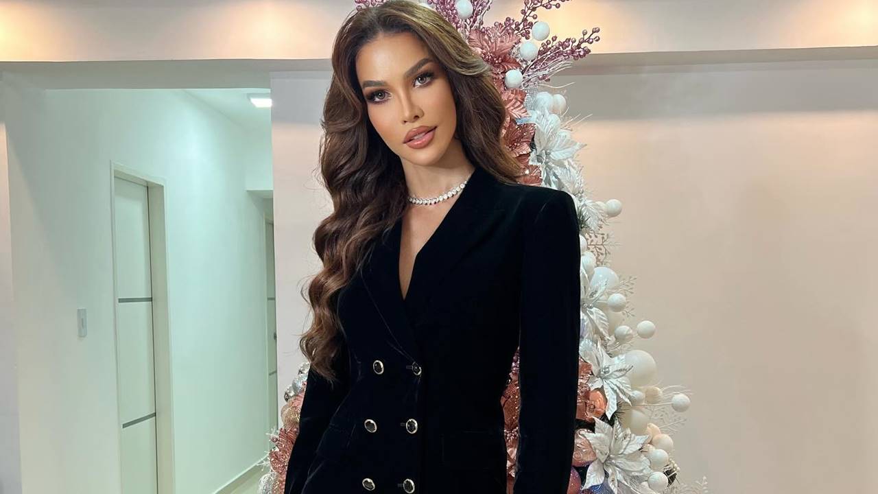 Sofia Salomon – Most Beautiful Venezuelan Transgender Model in Black Blazer Dress Photoshoot